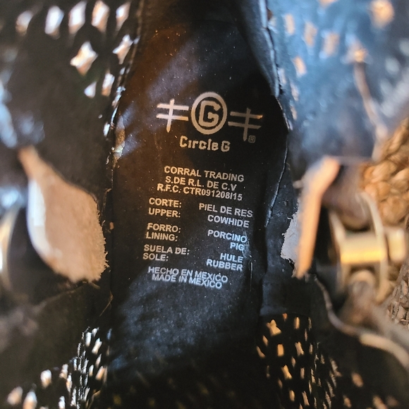 Circle G women's size 6.5 cutout booties - Picture 5 of 7